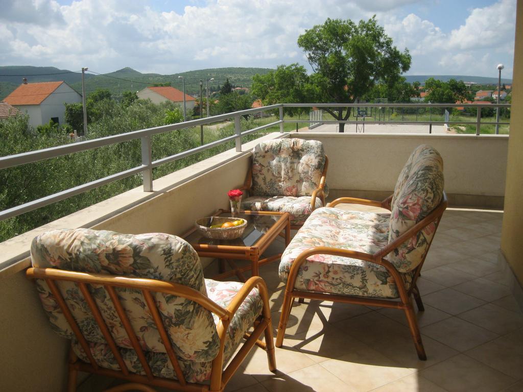 Apartment Promona Drniš Kültér fotó