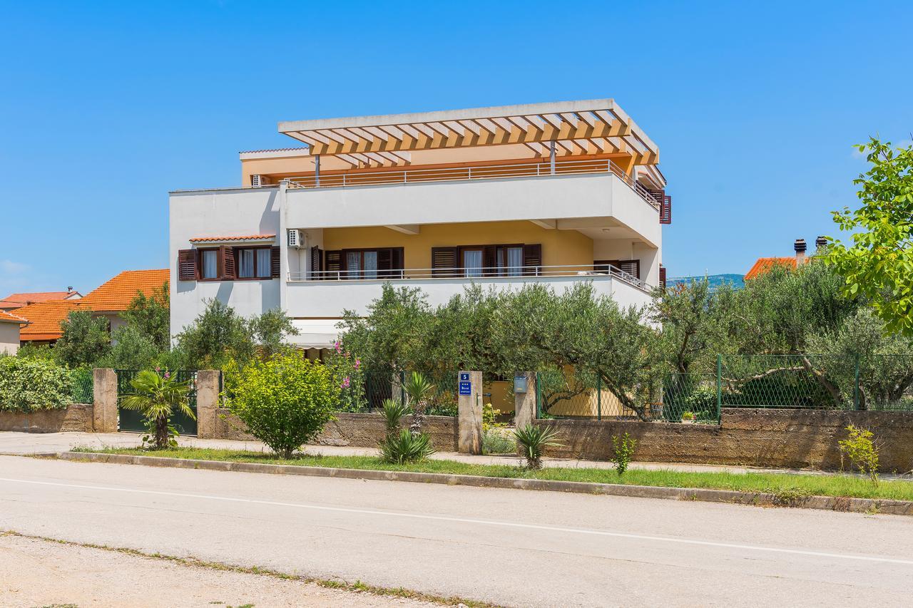 Apartment Promona Drniš Kültér fotó